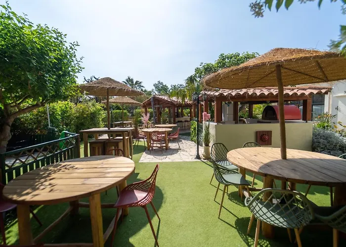 Hotels With Four Stars Gite Imagine Roussillon Residence Privee Avec Piscine - 8 Personnes
