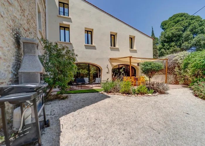 Hotels With Four Stars Gite Imagine Roussillon Residence Privee Avec Piscine - 8 Personnes